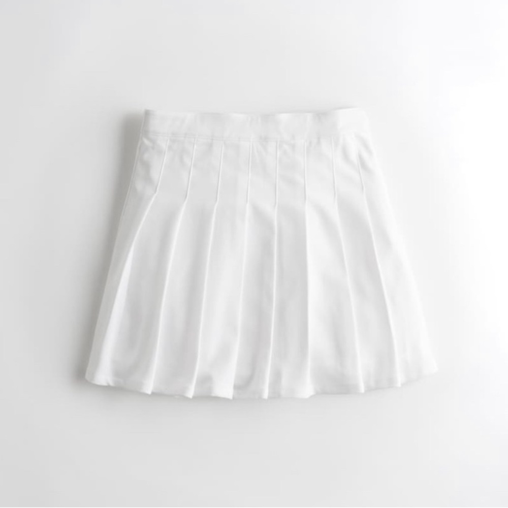 Hollister White Pleated Skirt - Ultra High Rise - NEVER WORN